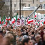 “Alfredo Olivas, leyenda del canto sonorense, anuncia un sorprendente cambio en su trayectoria artística después de un emotivo concierto en la ciudad leonesa”