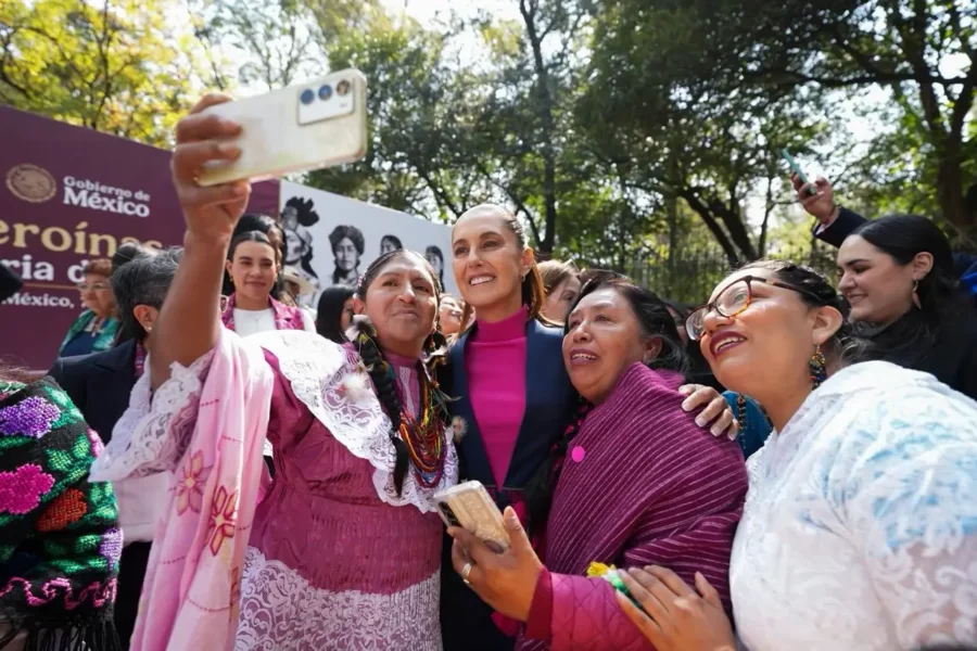 La lucha por la memoria y la dignidad: Sheinbaum inicia construcción de monumentos que homenagen al papel fundamental de las mujeres indígenas en la historia de México.